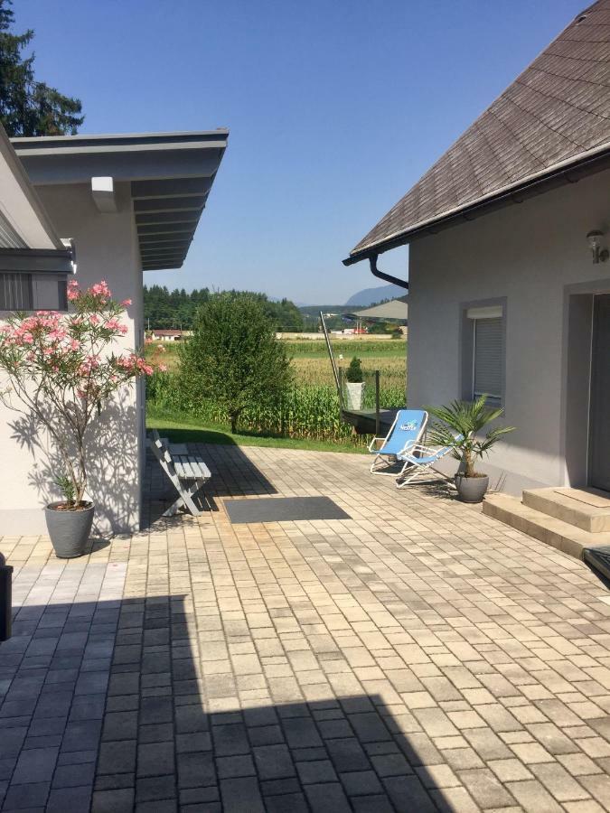 Ferienwohnung H&H Happy Holiday Фельден-ам-Вертерзе Екстер'єр фото